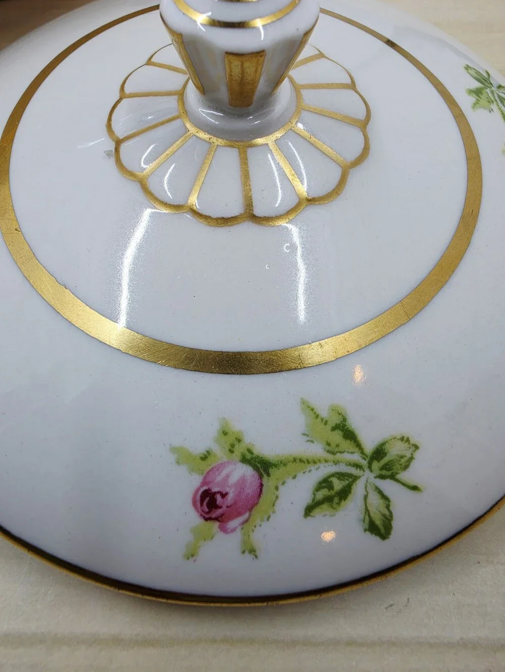 Lamberton Betty Lou Pattern Lidded Round Vegetable Dish Pink Flowers Gold Trim